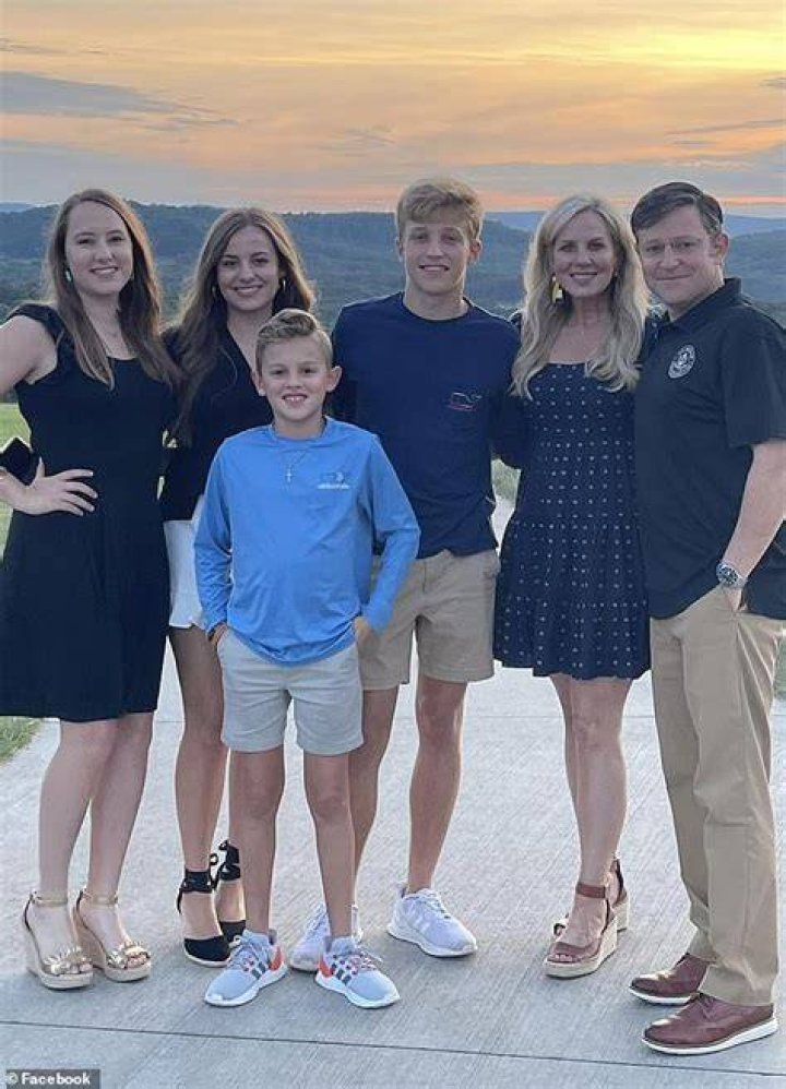 Does Mike Johnson (attorney) have a son? Who are Mike Johnson’s daughters? 1 Rep. Mike Johnson and family