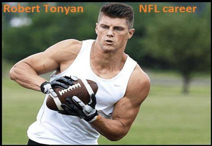 Robert Tonyan age, height, ethnicity, family, college, 40 time, draft, trade, net worth, Instagram