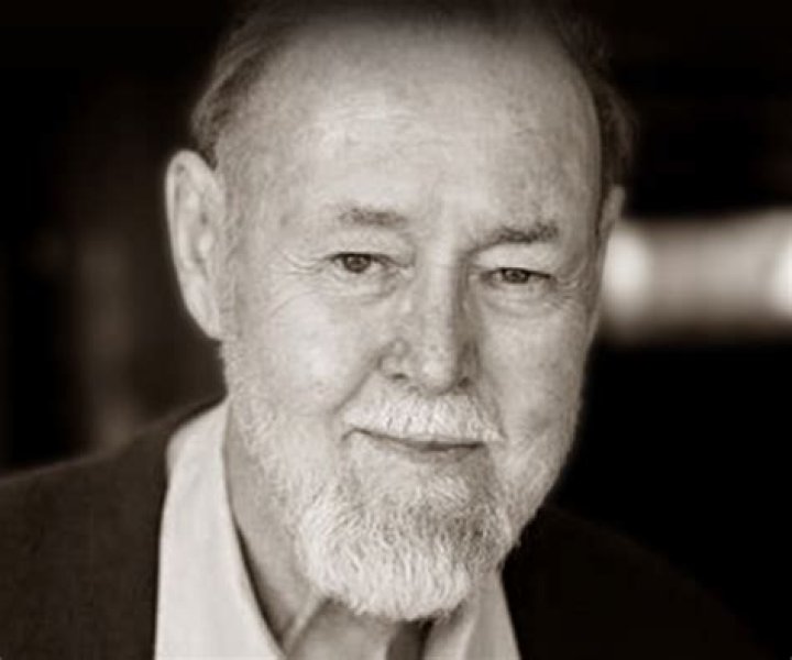 Roger Tomlinson Biography