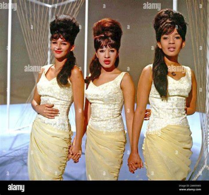 Ronnie Spector siblings: Meet Estelle Bennett