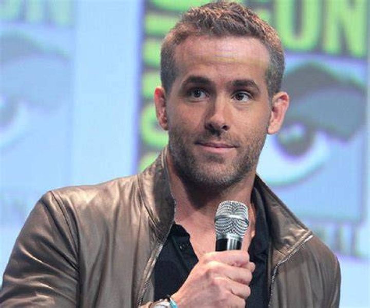 Ryan Reynolds Biography - Facts, Childhood, Family Life & Achievements