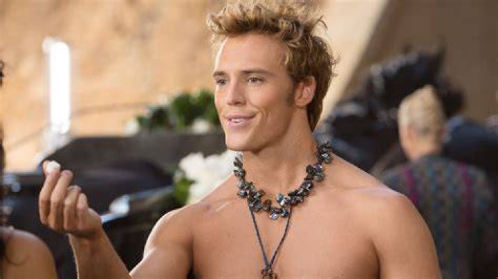 Sam-Claflin-Is-Finnick-Odair-in-Hunger-Games-Catching-Fire_0