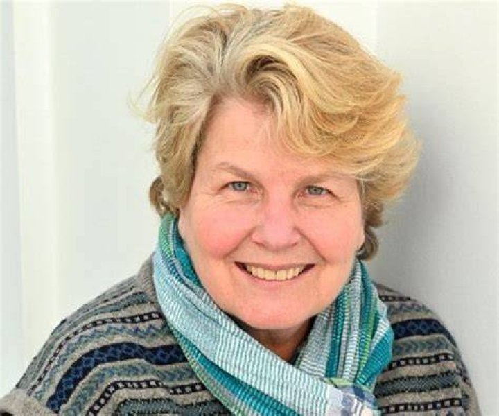 Sandi Toksvig Biography - Facts, Childhood, Family Life & Achievements