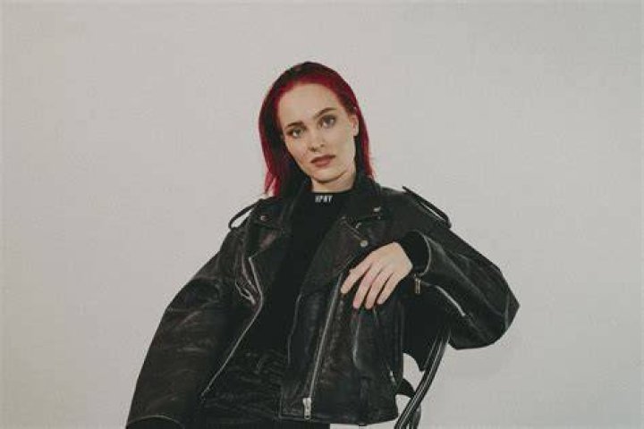 Sanni Biography