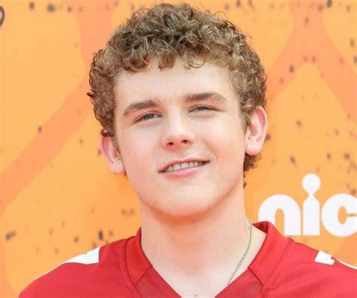 Sean Ryan Fox Biography - Facts, Childhood, Family Life & Achievements