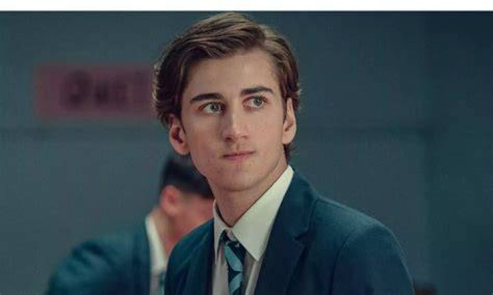 Sebastian Croft as Ben Hope in season 2 of Netflix's Heartstopper.