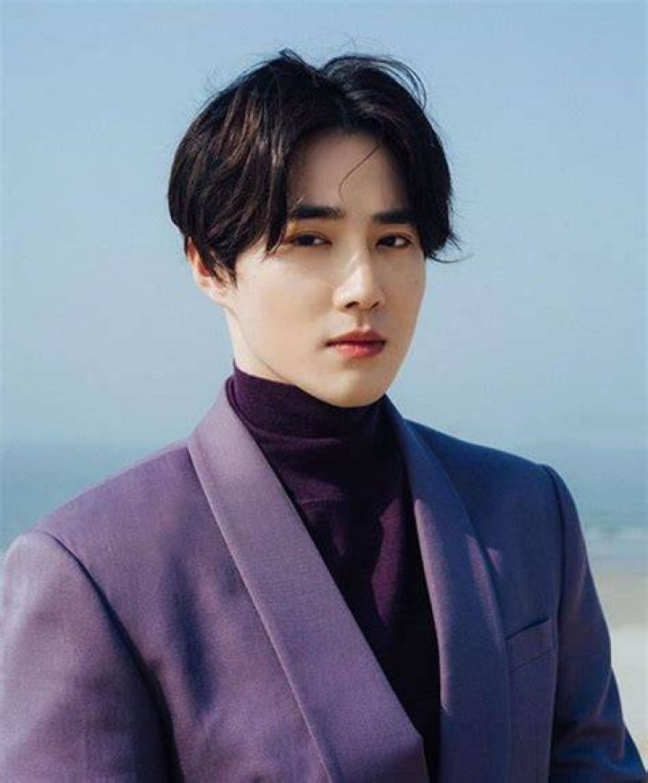 Suho (Kim Jun-myeon) Biography - Facts, Childhood, Family Life & Achievements of South Korean Singer