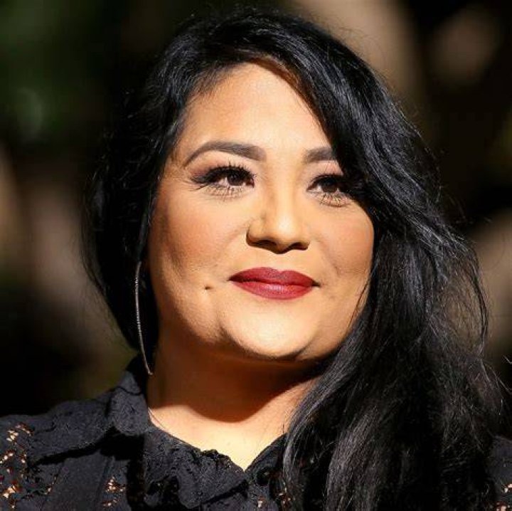 Suzette Quintan... Biography