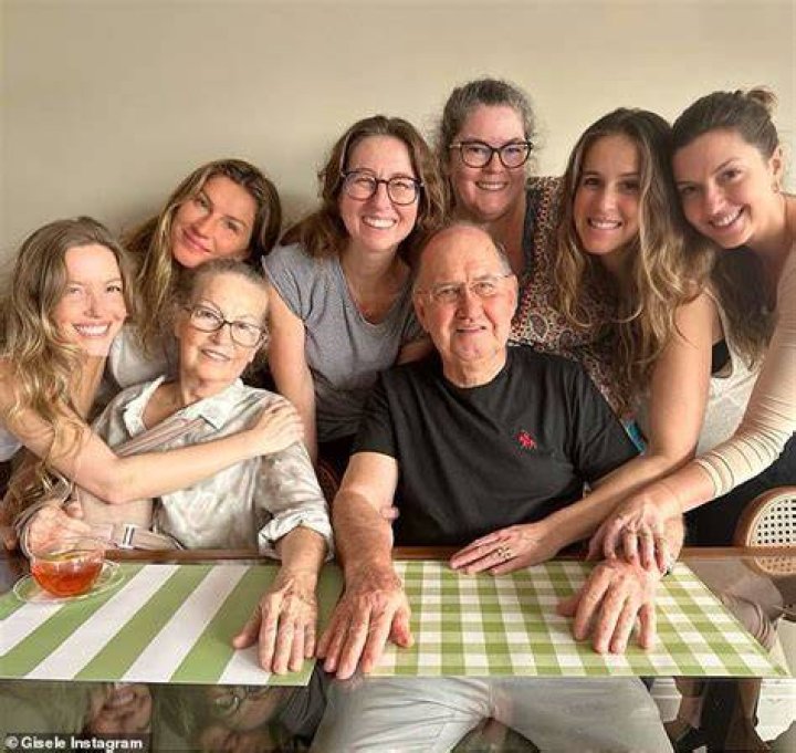 The Bundchen sisters and their mother