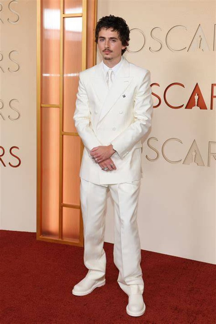 Timoth&eacute;e Chalamet posing at the 2022 Academy Awards ceremony held at the Dolby Theatre in Hollywood, Los Angeles.