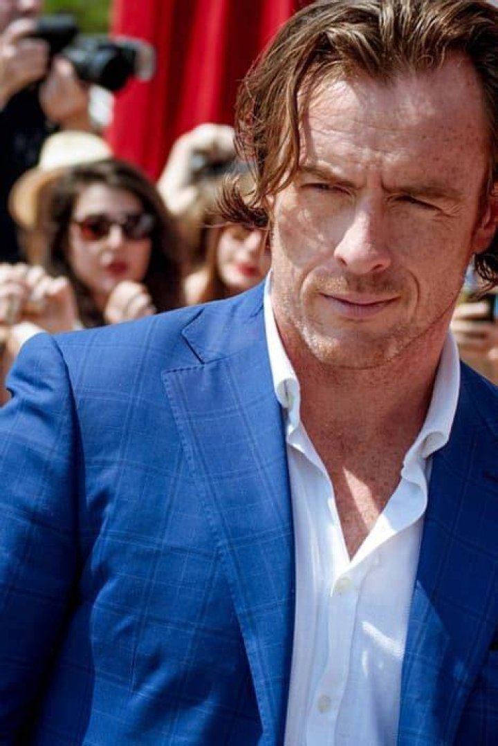 Toby Stephens Biography - Facts, Childhood, Family Life & Achievements