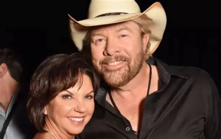 Tricia Lucus Age, birthday, Wiki, Toby Keith wife, children, height, net worth