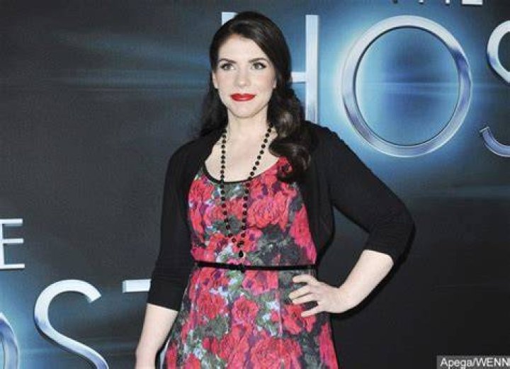 Twilight Scribe Stephenie Meyer To Produce YA Romance Anna Dressed In Blood