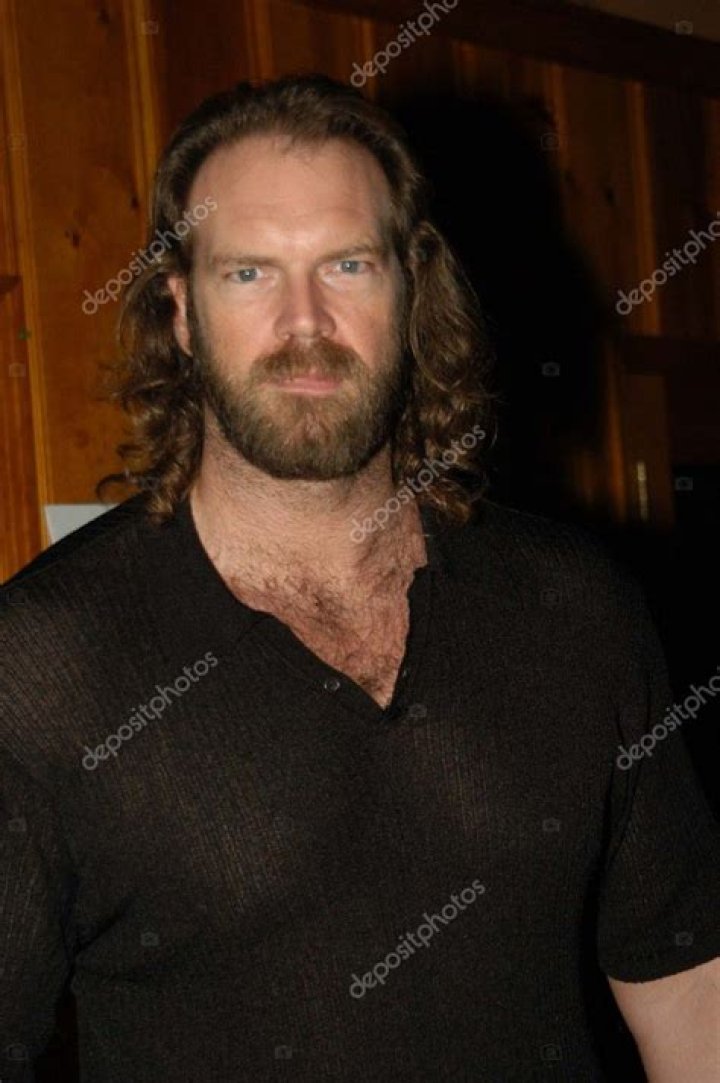 Tyler Mane's Sabretooth and Hugh Jackman's Wolverine battle it out in the Statue of Liberty in 2000's X-Men.