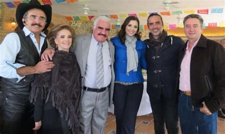 Vicente Fernández family, wife, children, parents, siblings