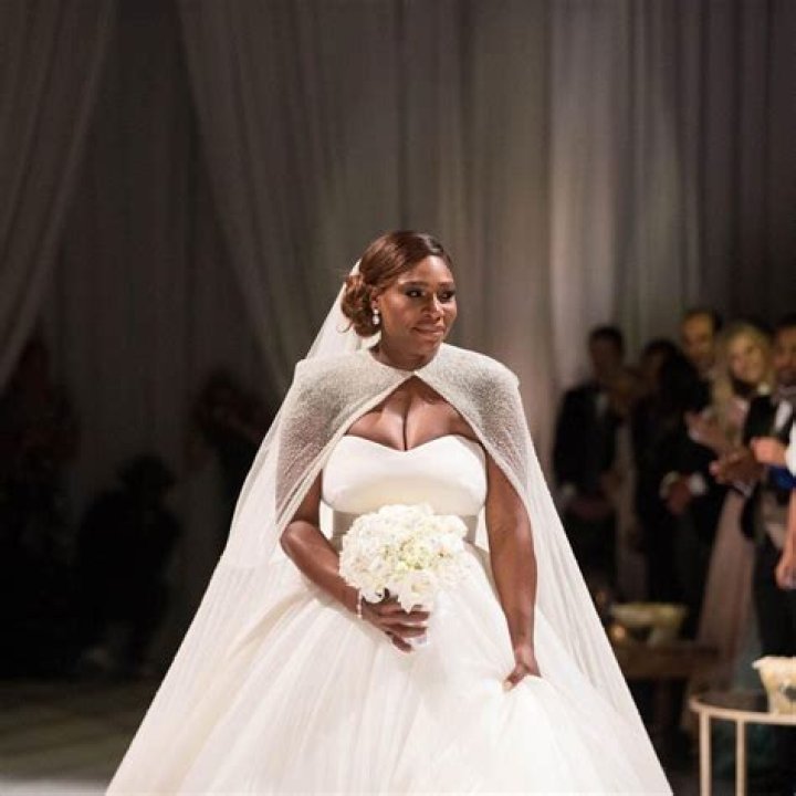 What did Serena Williams wedding dress cost? How many wedding dresses did Serena Williams have?