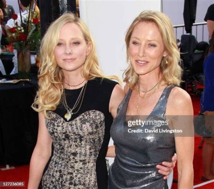 What happened to Anne Heche's sister?