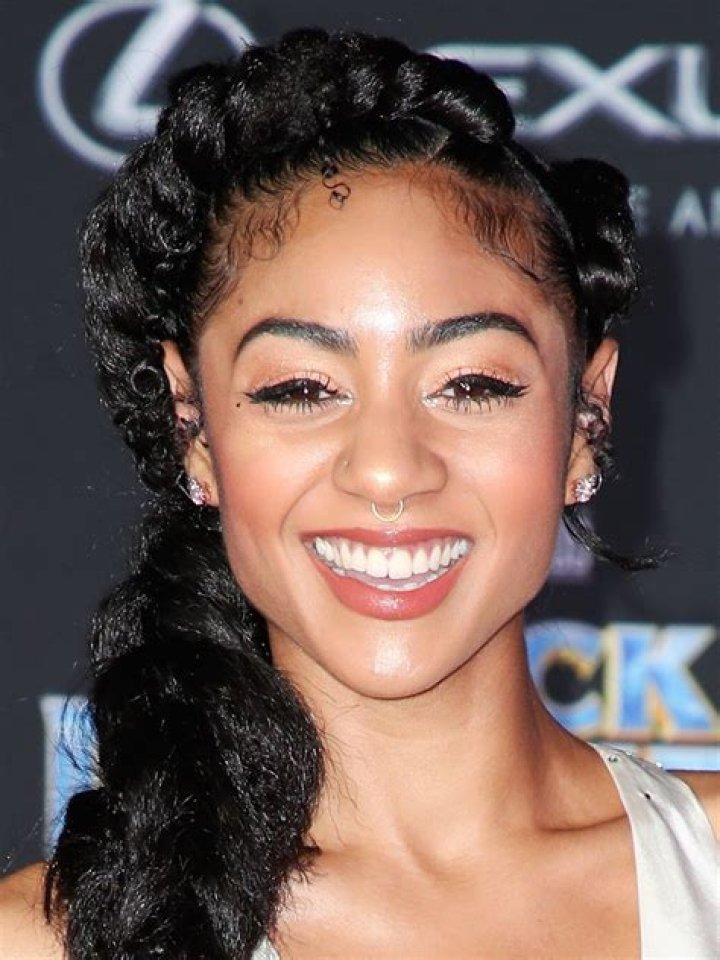 Where did Chelsea Tavares go to college and high school? Did Chelsea Tavares go to film school?