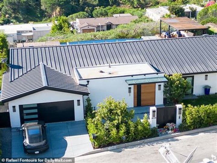 Where did Matthew Perry live when he died? Check inside his Los Angeles home where he died in a hot tub