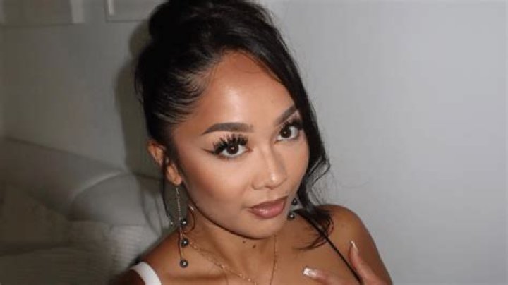 Where did ‘The Bachelor’ contestant Lea Cayanan go to college and was she in a sorority?