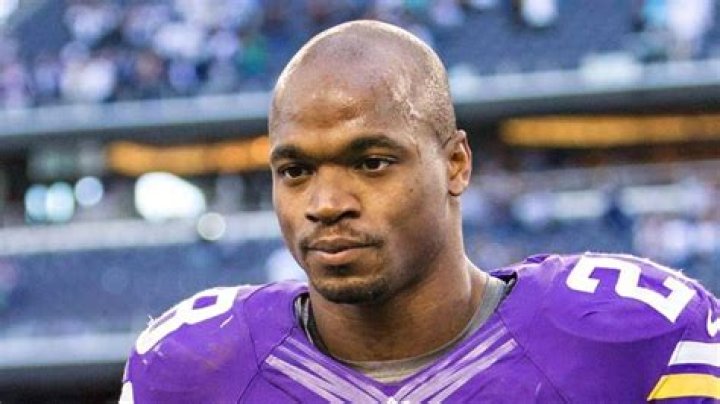 Where does Adrian Peterson live now after going broke?