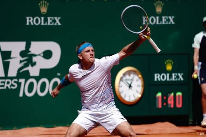 Where does Alejandro Davidovich Fokina live?