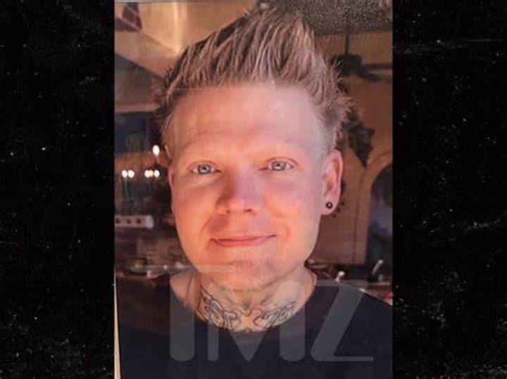 Which of Blake Anderson's sons is dead and cause of death?