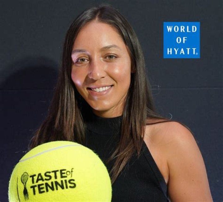 Who are Jessica Pegula clothing sponsors?