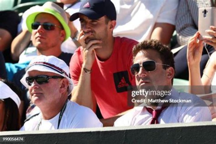 Who are John Isner coaches Justin Gimelstob and David Macpherson?