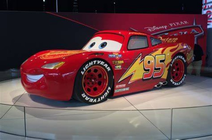 Who are Lightning McQueen's friends?