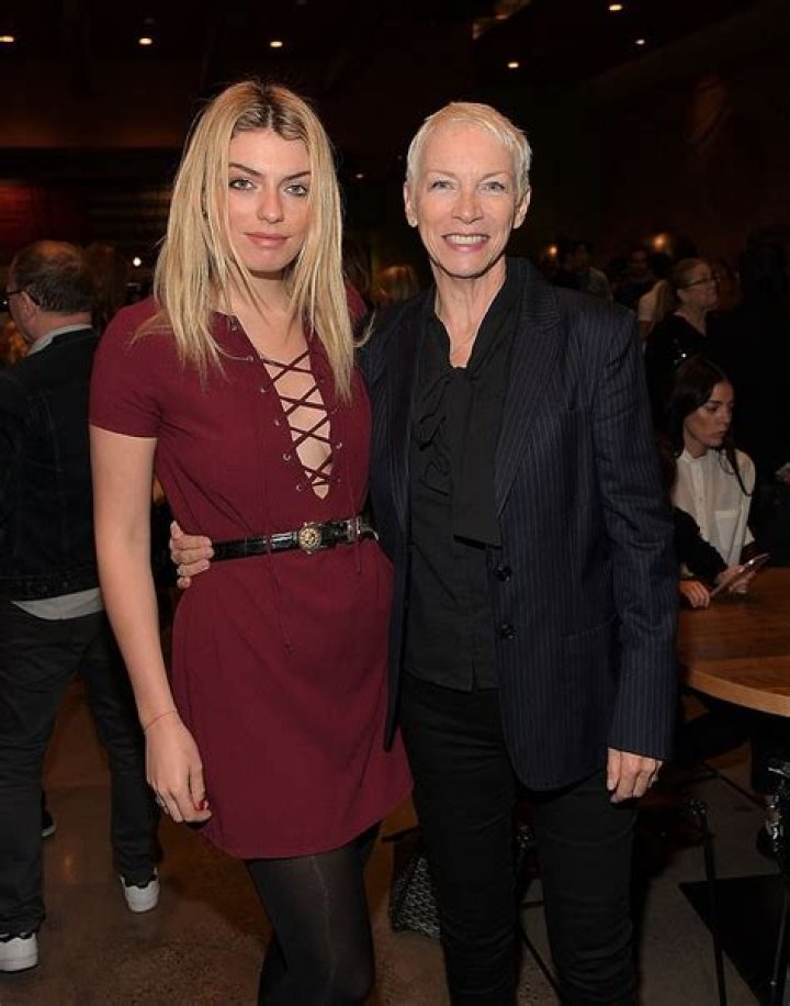 Who is Annie Lennox daughter? – Celebrity