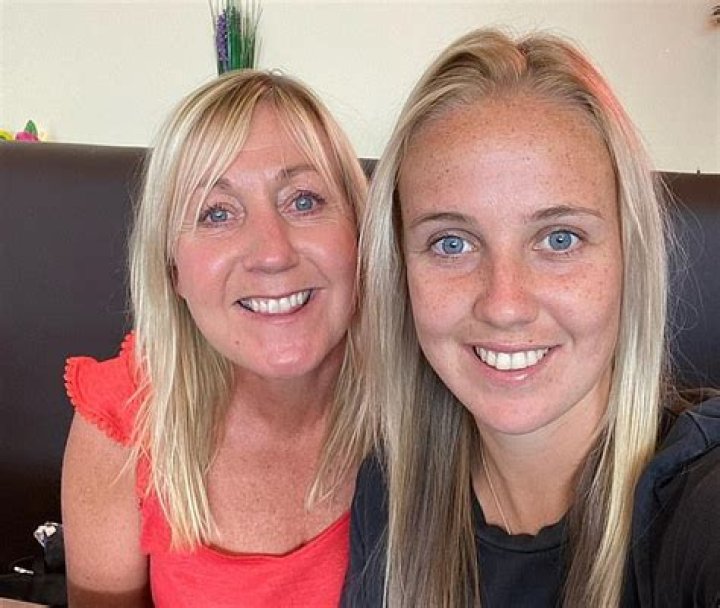 Who is Beth Mead mum June Mead?