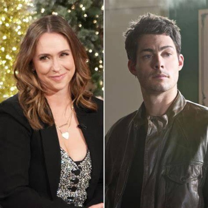 Who is Jennifer Love Hewitt married to?