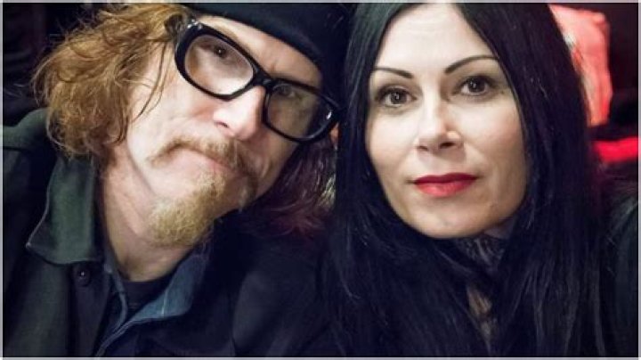 Who is Mark Lanegan's wife?