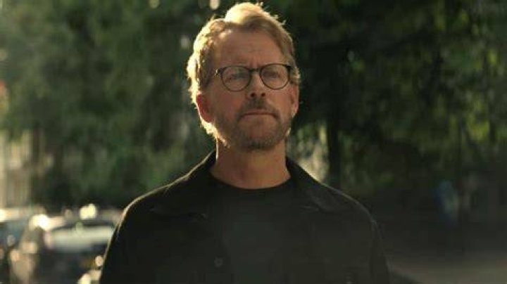 Who plays Tom Lockwood in ‘You?’