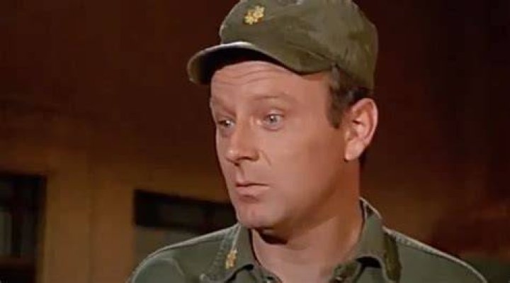 Why did Larry Linville leave MASH? – Celebrity