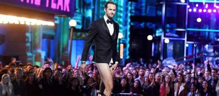 Why is Alexander Skarsgård pantless in his IMDb profile pic?