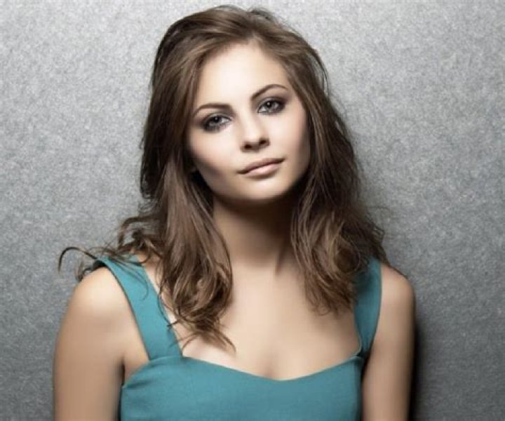 Willa Holland Biography - Facts, Childhood, Family Life & Achievements