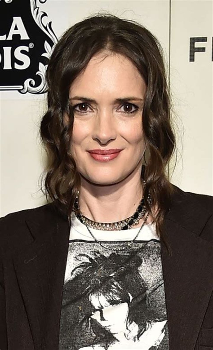 winona-ryder-111221.jpg