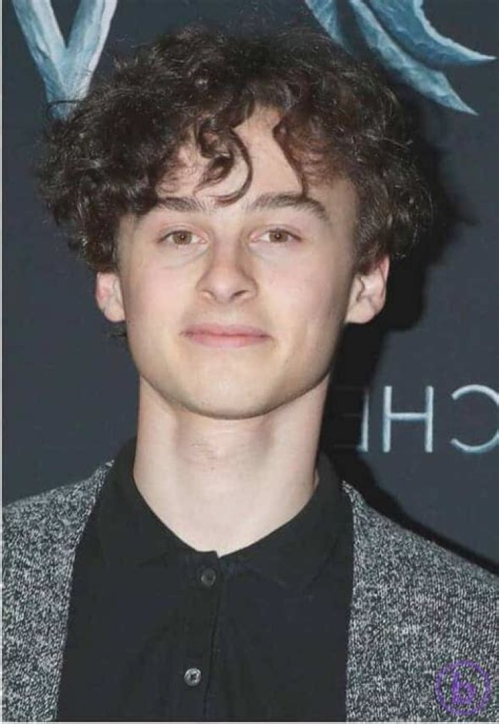 Wyatt Oleff Biography