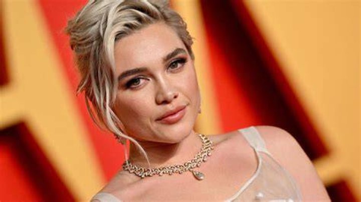 Yes, Florence Pugh can serve Baby Spice chic even from a bathroom