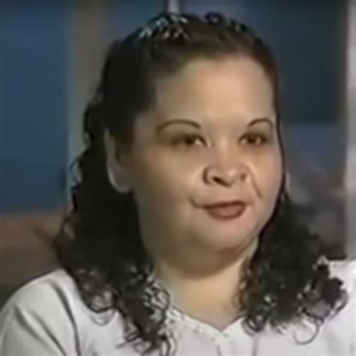 Yolanda Sald&iacute;var Biography