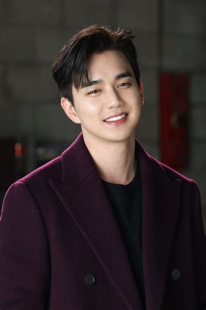 Yoo Seung-ho Biography - Facts, Childhood, Family Life, Achievements of South Korean Actor