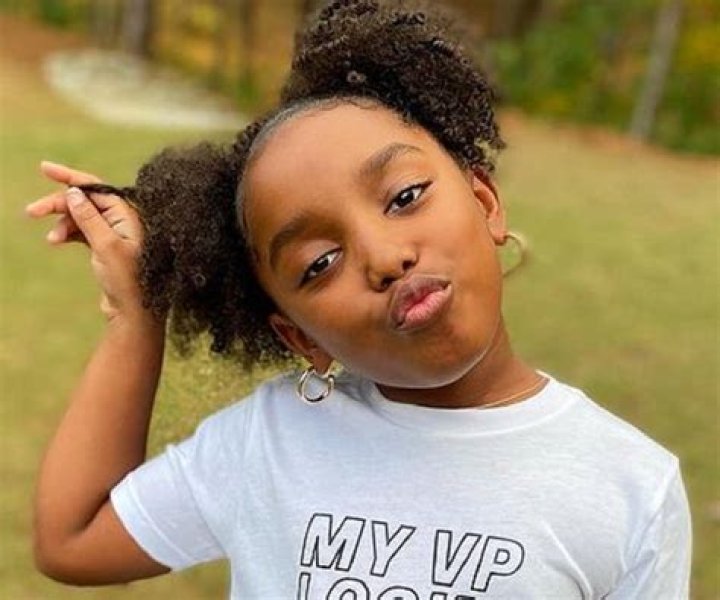 Yoshidoll – Bio, Facts, Family
