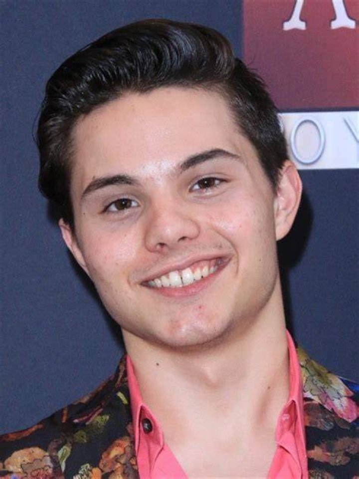 Zach Callison Biography - Facts, Childhood, Family Life & Achievements