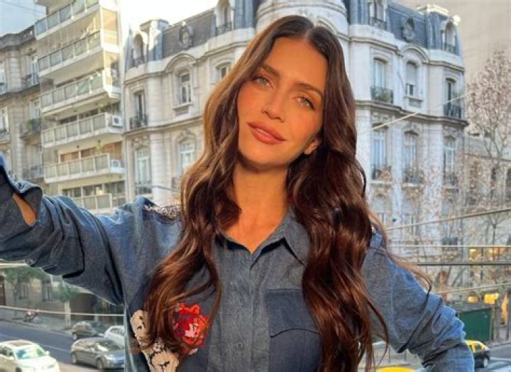 Zaira Nara Biography