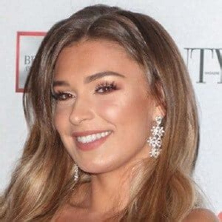 Zara McDermott – Bio, Facts, Family Life of Reality TV Star